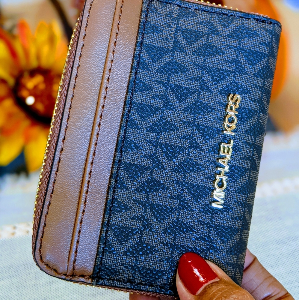 Authentic Michael kors t